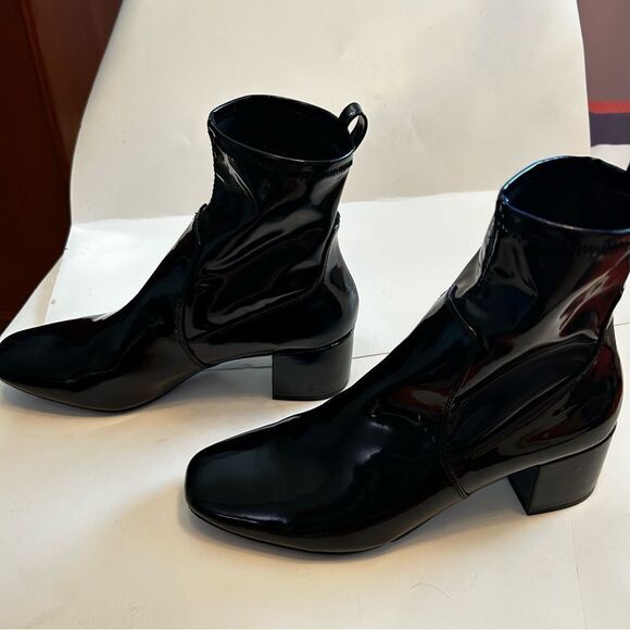 NWOT Aldo Black Ankle Booties with Glossy Finish - Picture 6 of 8